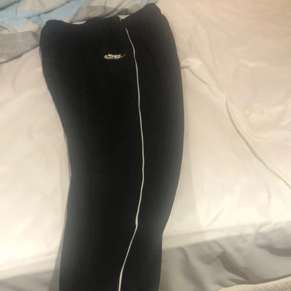 Nike men’s baggy Black Joggers - Picture 4 of 4